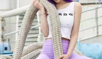 听说化妆间里，爱丝的美女们都免费送照片了！