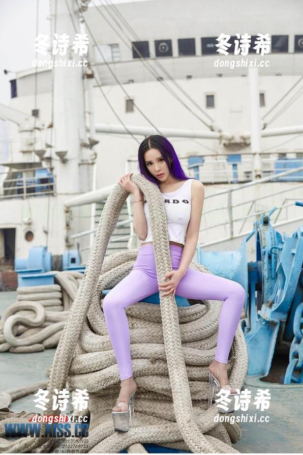 听说化妆间里，爱丝的美女们都免费送照片了！