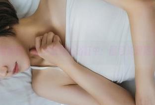 GIRLT果团网 – 在尹意纯的浴缸中:图包资源藏着的温柔