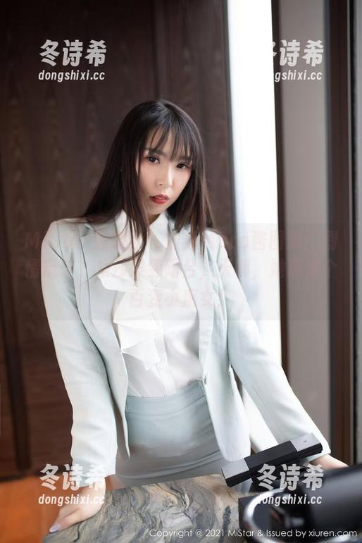 MiStar魅妍社-Mara酱 MiStar魅妍社 - 最新Mara酱图册:剧情反转,从沙发到阳台,天哪,她真是个百变小魔女!