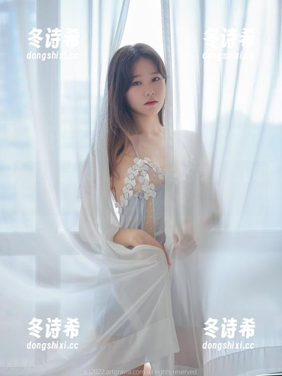 私拍时光：Sira(시라)的原图美脚，光与影交织的绝妙瞬间！