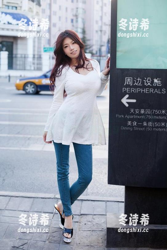 TuiGirl推女郎-王馨瑶 TuiGirl推女郎 - 看看王馨瑶的牛仔裤私房美图:是设计感还是穿法?