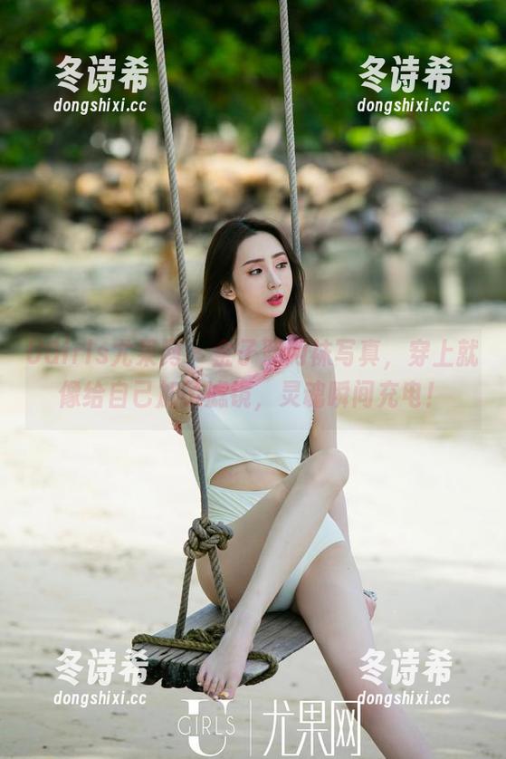 UGirls尤果网 - 金子熙网袜写真，穿上就像给自己加了滤镜，灵魂瞬间充电！