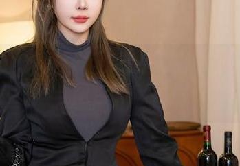 XINGYAN星颜社 – 制服翩然起舞:潘思沁的原图与图包,惊艳每一个瞬间