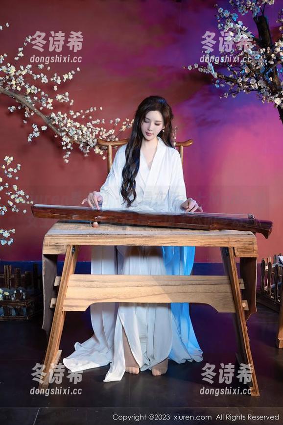 Xiuren秀人网-伊小七MoMo Xiuren秀人网 - 沉浸在伊小七MoMo的女王图库中,作品是一场无尽的梦幻!