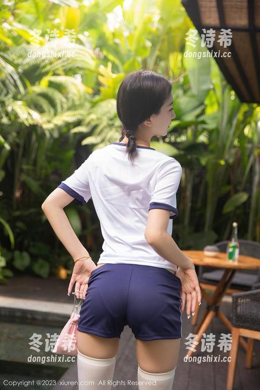 Xiuren秀人网-奶喵喵 Xiuren秀人网 - 奶喵喵的“套装”探险之旅:分享她每一张作品背后的心情与灵感。