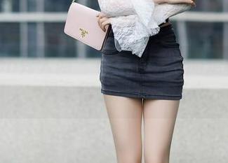 Xiuren秀人网 – 小魔女奈奈的定制写真,温柔得像清晨的露水
