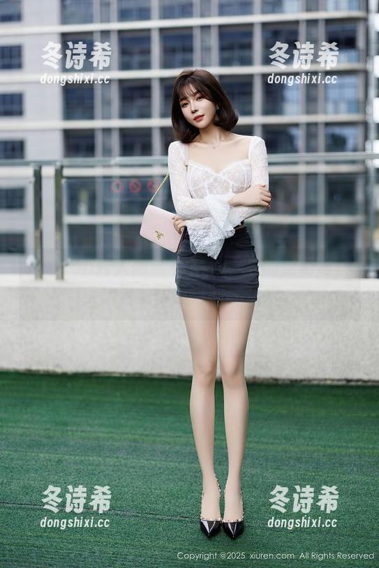 Xiuren秀人网 - 小魔女奈奈的定制写真，温柔得像清晨的露水