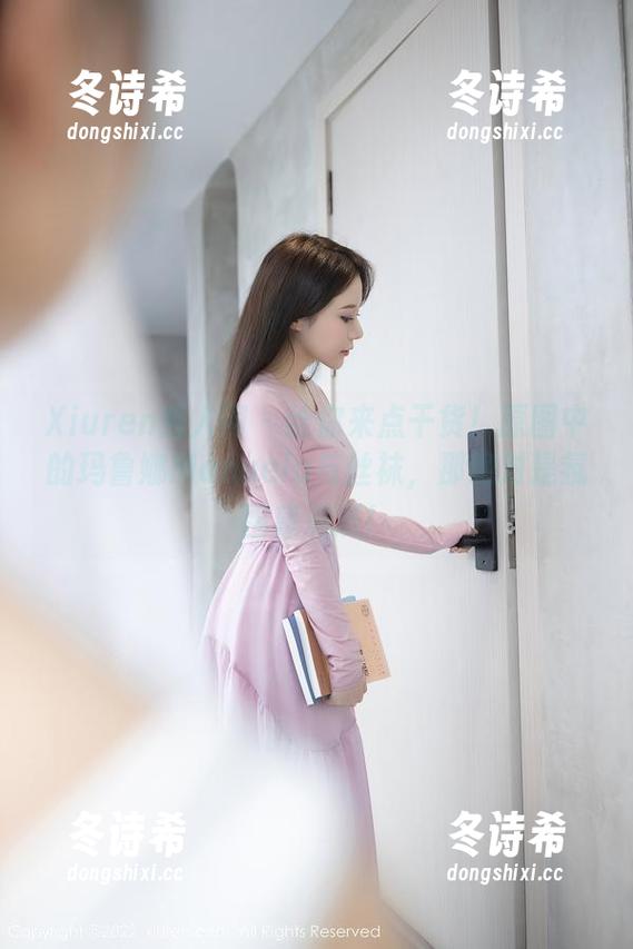 Xiuren秀人网-玛鲁娜Manuela Xiuren秀人网 - 给你来点干货!原图中的玛鲁娜Manuela与丝袜,那绝对是氛围感满满!