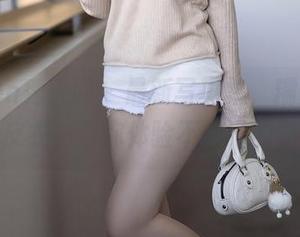 Xiuren秀人网 – 最新写真集,糯美子和她的皮衣,带你体验不出汗的酷炫!