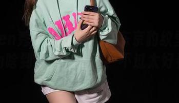 Xiuren秀人网 – 香澄在东京豹纹壁纸合集:为啥到处都是豹纹?不过太好看了!