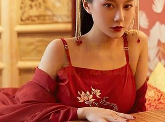 YouMi尤蜜荟 – 暧昧游戏大揭秘：黄金宝儿写真集下载指南，心动的感觉满分！