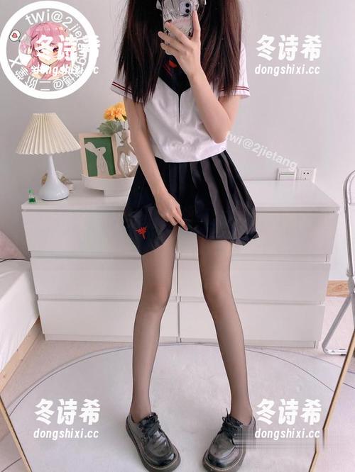 二阶堂宅绘子定制系列：每一幅图集背后的故事，让美腿更迷人。
