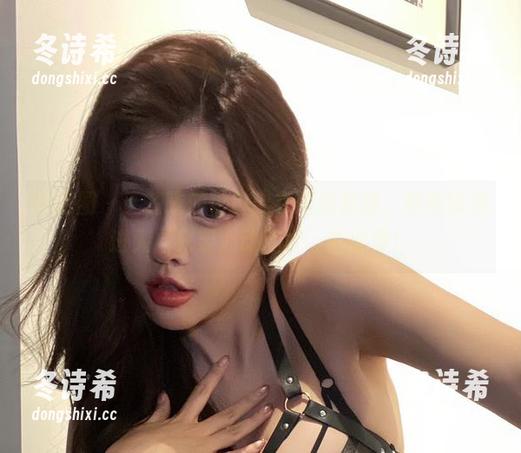 微密圈 - 于芷晴的粉白内衣高清套图，瞬间带你进入‘只要心动就好’的世界！