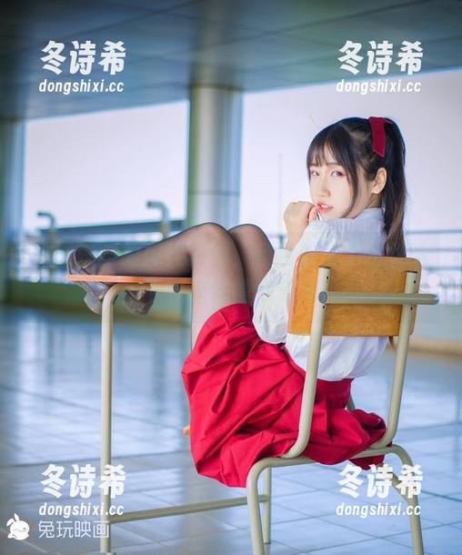 兔玩映画的黑丝套图，窗台的光影太迷人，下载来慢慢欣赏吧！
