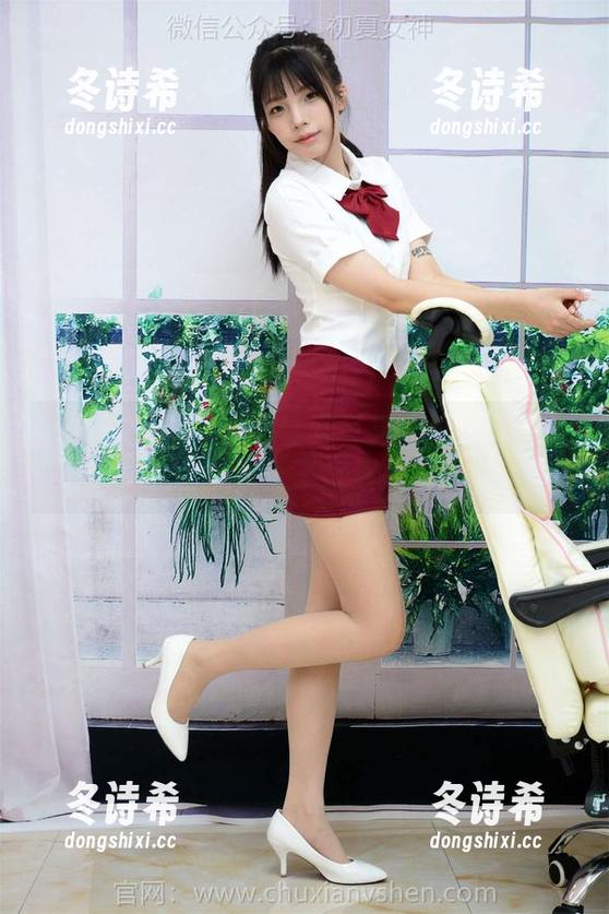 初夏女神-点点 初夏女神 - 点点的学妹写真合集:一不小心就走上了沉迷之路
