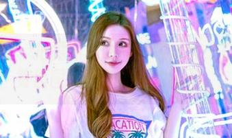 嗲囡囡 – 把露露小喵的眼镜放大:在线浏览原图,心跳加速的瞬间。