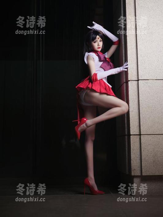 大梨子不是御姐 COS与白丝的碰撞:大梨子不是御姐是怎么一不小心就抓住了我的心?