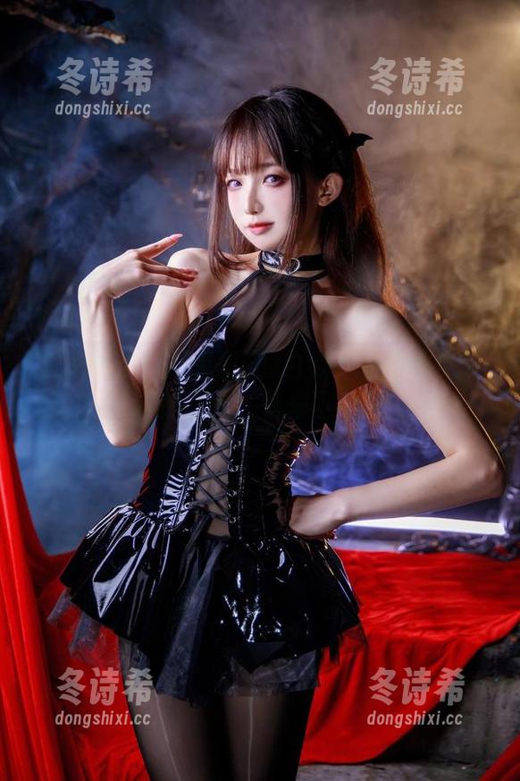 封疆疆v 美图来袭!封疆疆v的白衬衫让你瞧见不一样的夏天,快来下载吧!