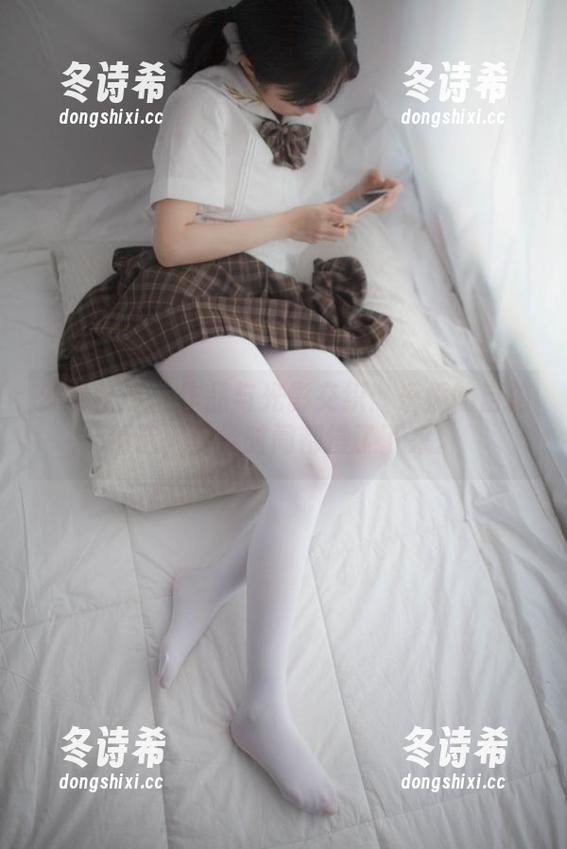 少女秩序 - 作品与光影交织：乐栀的自拍精选，仿佛时间都慢了下来。
