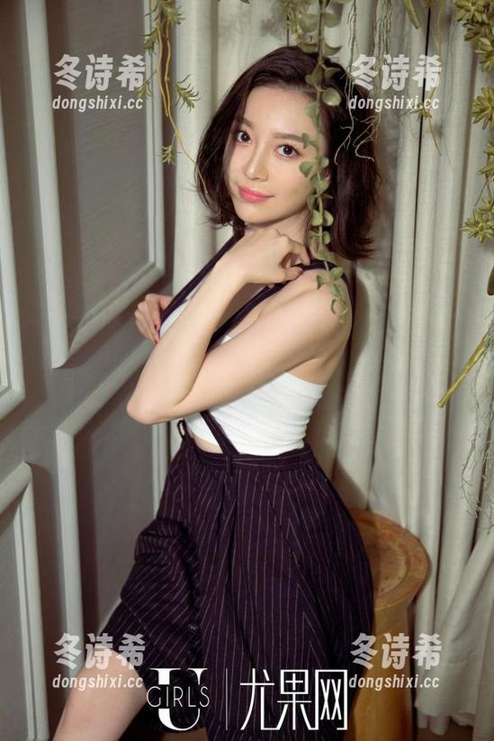 尤果网 - 一笑倾城，红裙如梦——下载笑笑的写真时间！