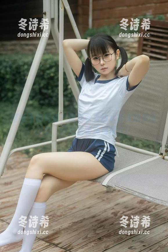 幼水铃衣 壁纸不够高清?快来看看幼水铃衣的梦浴少女,开启温暖洗澡模式!