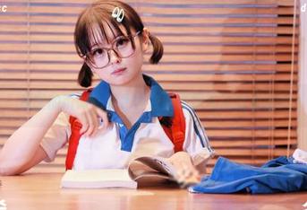 晨醒的瞬间,幼水铃衣的原图私房藏着秘密