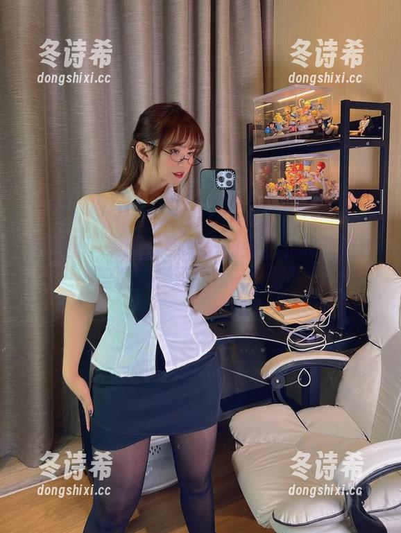 微密圈 - 更新！照片里的张思允和烈焰玫瑰房车，活脱脱一个梦！