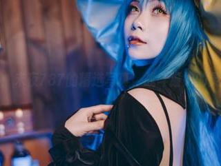 撩人瞬间：末夜787的精选写真，战斗猫娘的灵动与力量
