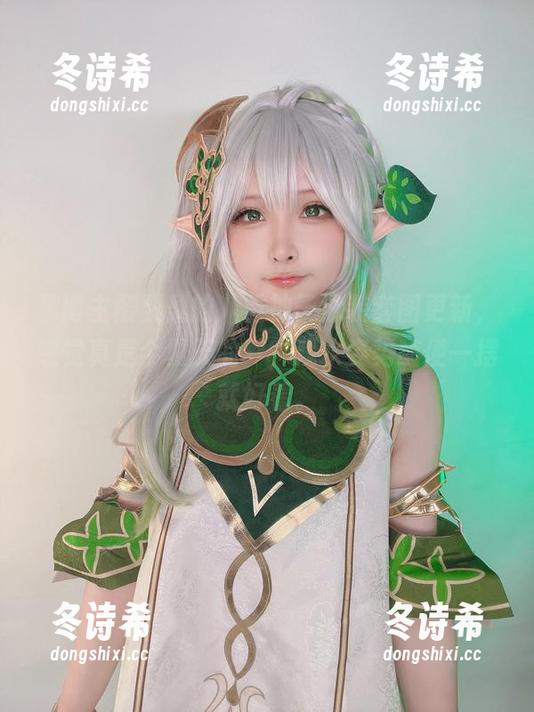 樱梨梨 某博主樱梨梨的八重神子泳装套图更新,感觉真是个夏天的梦,戏水姿势随便一摆就好看。