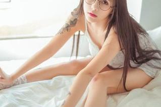 波萝社 – 嘿,快来看看!猫九酱Sakura的最新作品,把毛衣穿出了新高度!