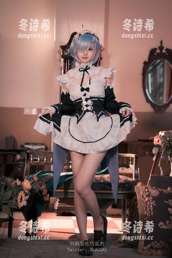 白莉爱吃巧克力 白莉爱吃巧克力与爱蜜莉雅的写真图集,明明是艺术,却让我忍不住多想了几分……