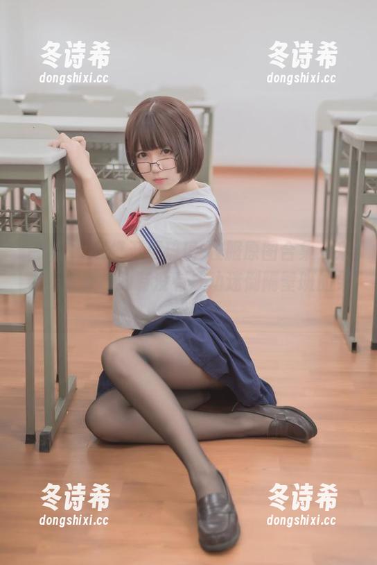 白金Saki 白金Saki携五更琉璃-校服原图合集,来看看这身校服有没有成功迷倒隔壁班的男神!