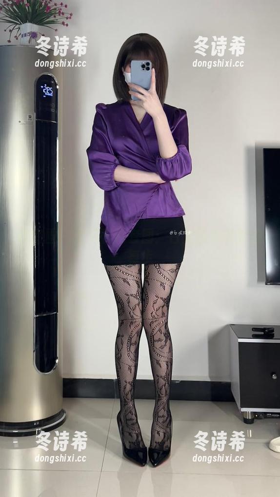 白龙猫女 微密圈 - 牛奶长靴套图:白龙猫女的轻盈舞步