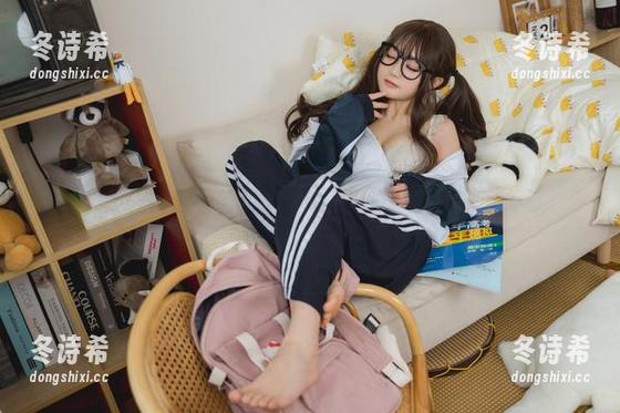 半双马尾配体操服，神沢永莉的私拍美图让人心动不已