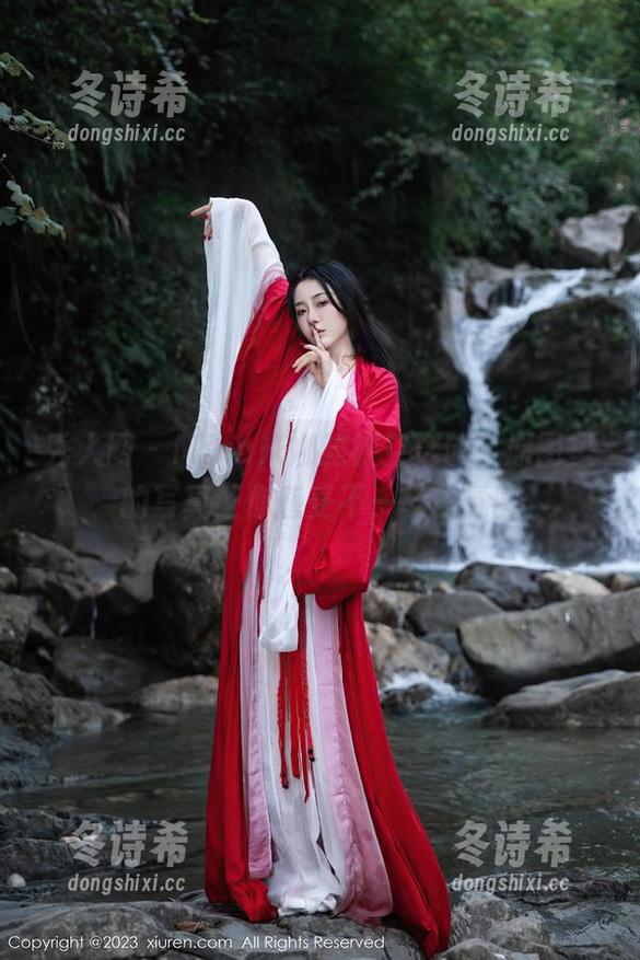 秀人网-Mina米娜 秀人网 - Mina米娜的镂空之旅,原图里的写真让你感受不一样的氛围