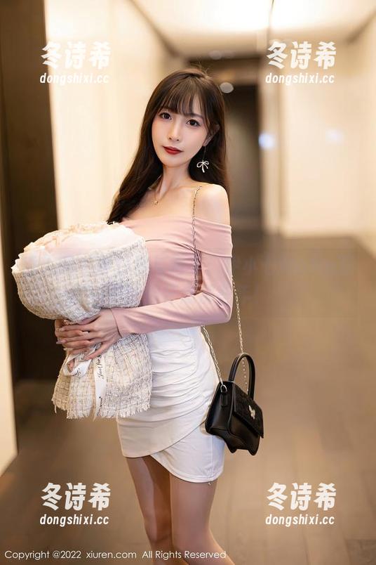 秀人网-伊小七MoMo 秀人网 - 牛仔裤与青春:伊小七MoMo写真让你怀念那些年!