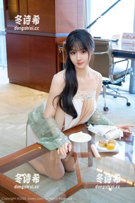 秀人网-吃白菜的vi菜菜 秀人网 - 吃白菜的vi菜菜吊带写真,一种让人想要收藏的美,套图里悄悄藏着我的妄想