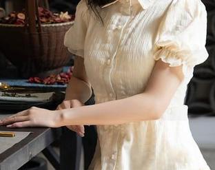 秀人网 – 小逗逗的修女写真：不仅是壁纸，还是一个故事的开端