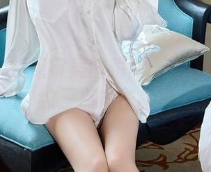 秀人网 – 折磨审美的瞬间：糯美子粉色条纹三点式作品集