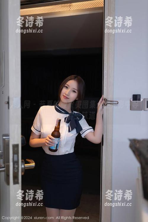 秀人网-蓝夏 秀人网 - 蓝夏的教室美图集:在光影中寻回青春的味道