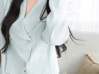 秀人网 – 最新图库大揭秘:阿汁的红裙让你瞬间变身红毯女神!