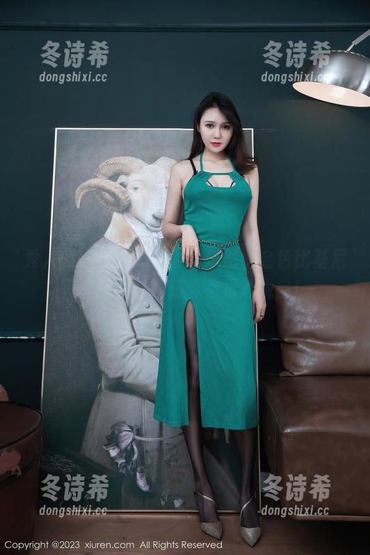 秀人网 - 在阳光下的黄乐然，金色比基尼写真美图，眼睛真是赏心悦目！