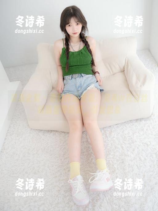 紧急企划-见希w 紧急企划 - 最新作品来袭:见希w在白丝制服里零距离,引发想象