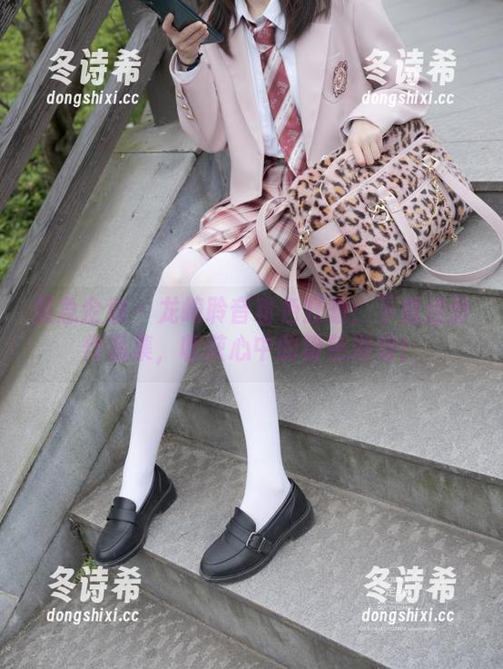 紧急企划 - 龙崎聆音粉色狂想：下载这份作品集，收获心中的粉色泡泡！
