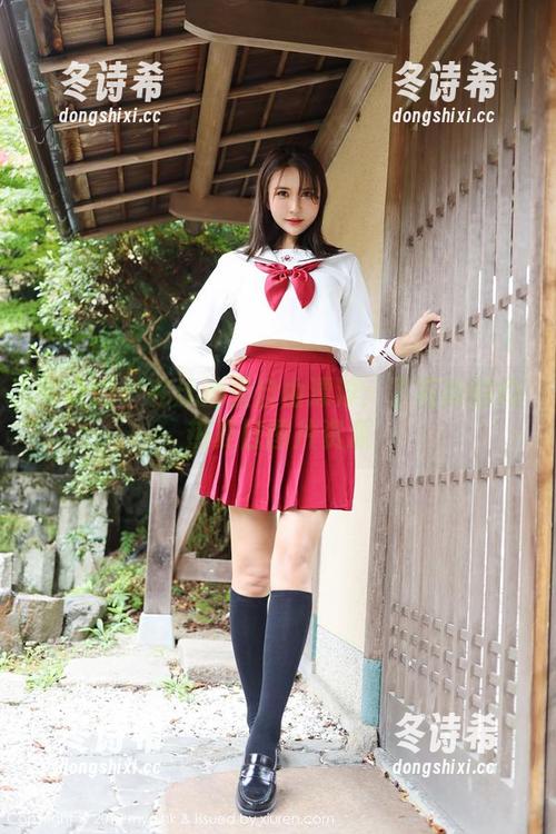 美媛馆-丁筱南 美媛馆 - 在泳池里自由漂浮:丁筱南的灼热夏日图片资源