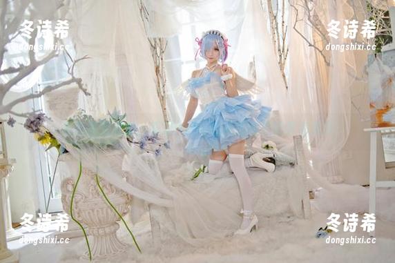 花柒Hana 私拍图包来袭,花柒Hana的礼服时光好像在发光