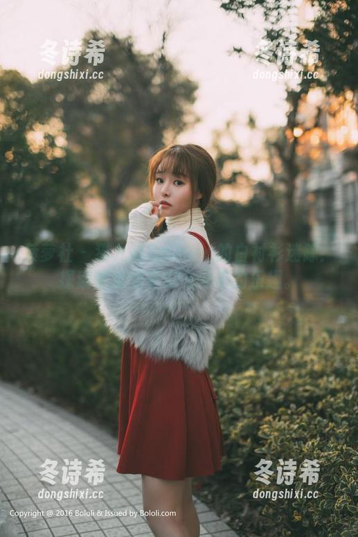 菠萝社 - 猫九酱Sakura的白衬衫迷踪：探索图库的奇幻与分享的乐趣。