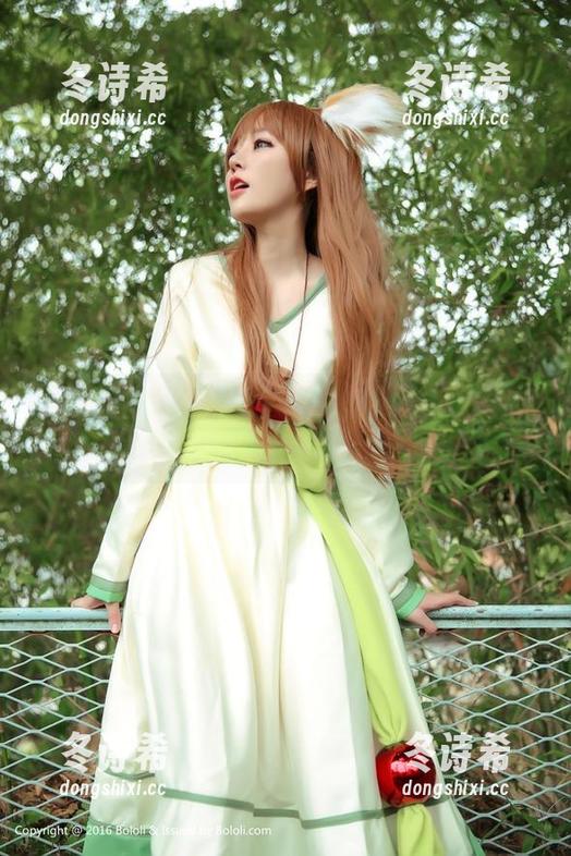 菠萝社 - 猫九酱Sakura制服：私拍美图，让你目不转睛的瞬间！