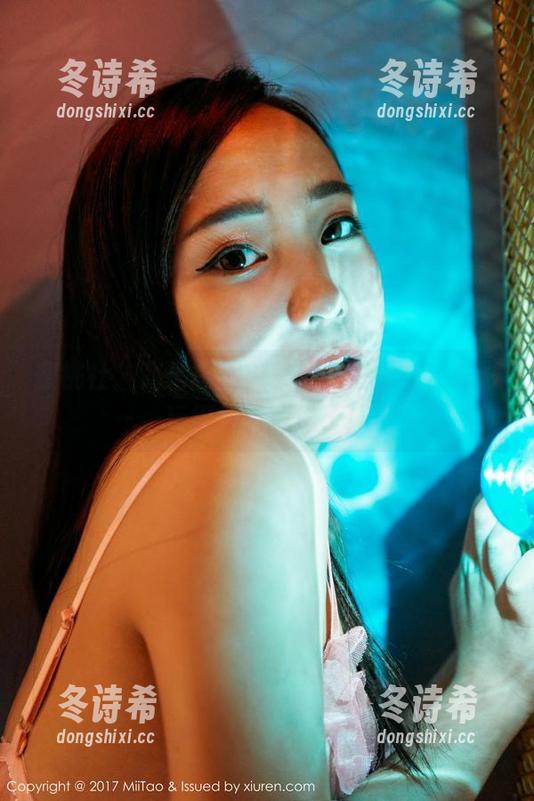 蜜桃社-美绪 蜜桃社 - 高清图册:美绪的裤里丝,光影玩得太有意思了!
